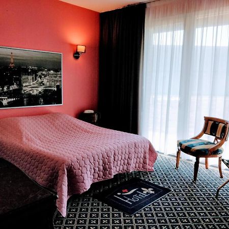 Hotel Fleur De Lys Bailleul  Exteriör bild